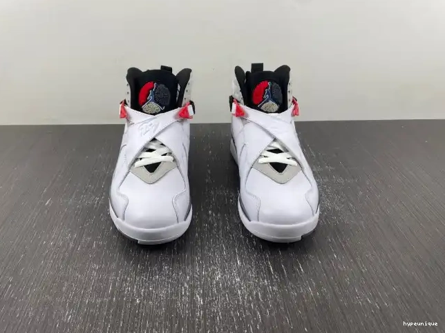 HYPE Bugs Bunny Retro (2013) 305381-103 8 Air Jordan 0422